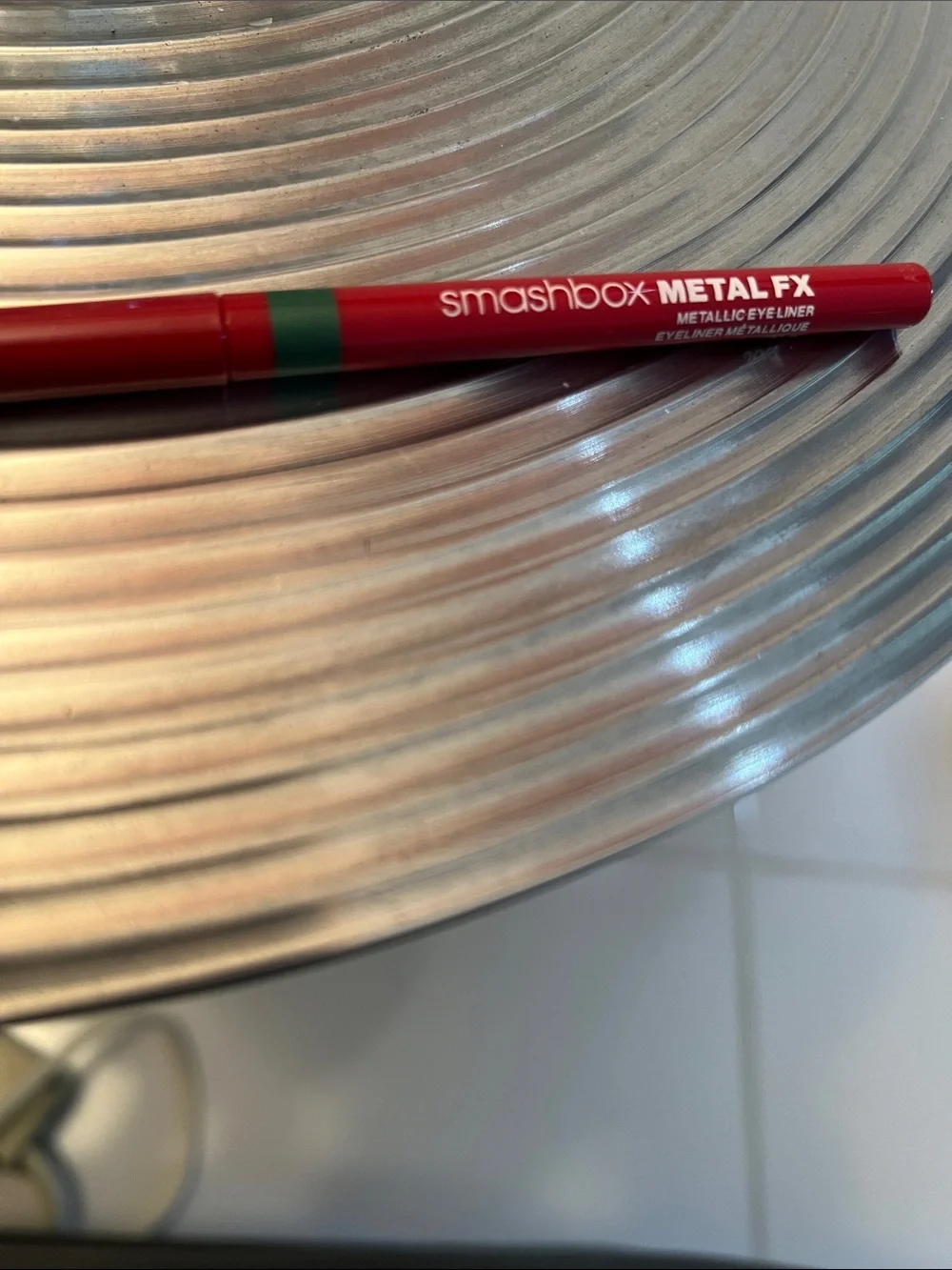 Smashbox SBX Rated Metallic Eyeliner in Jolt color